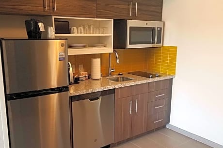 1 King Bed, Efficiency, Nonsmoking