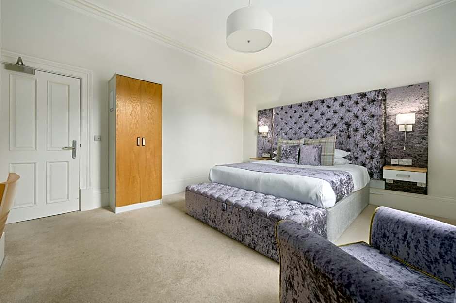 White Hart Hotel & Apartments