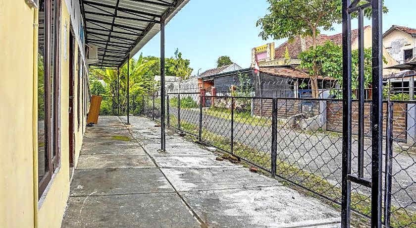 SPOT ON 92480 Iwn Homestay Syariah