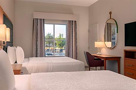 One-Bedroom Queen Suite with Two Queen Beds - Non-Smoking