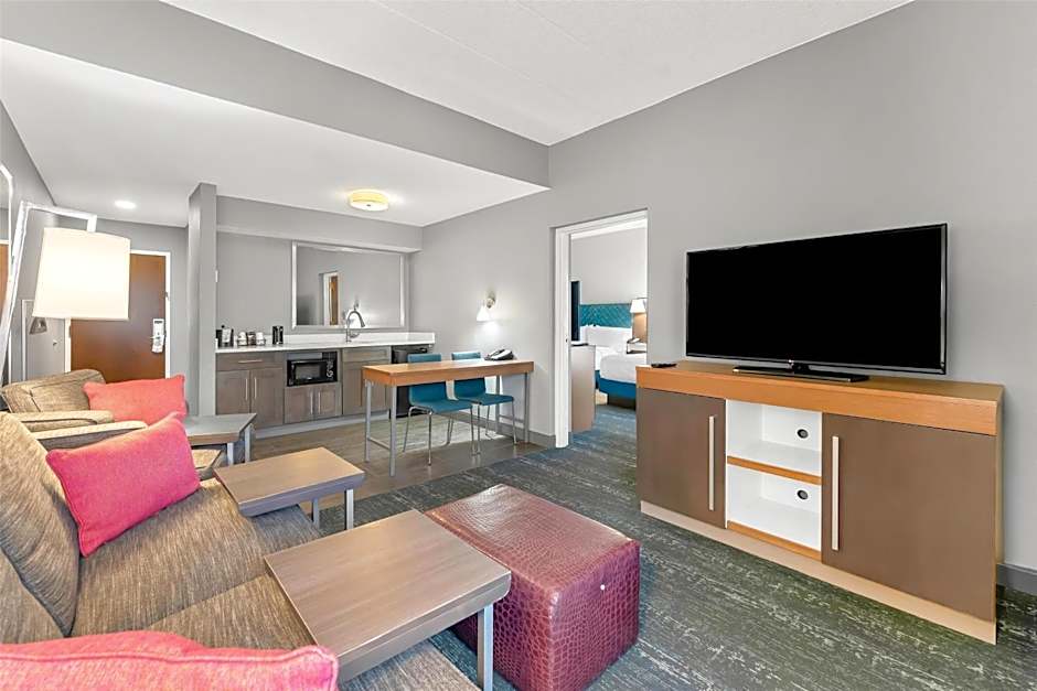 Hampton Inn By Hilton & Suites Newtown