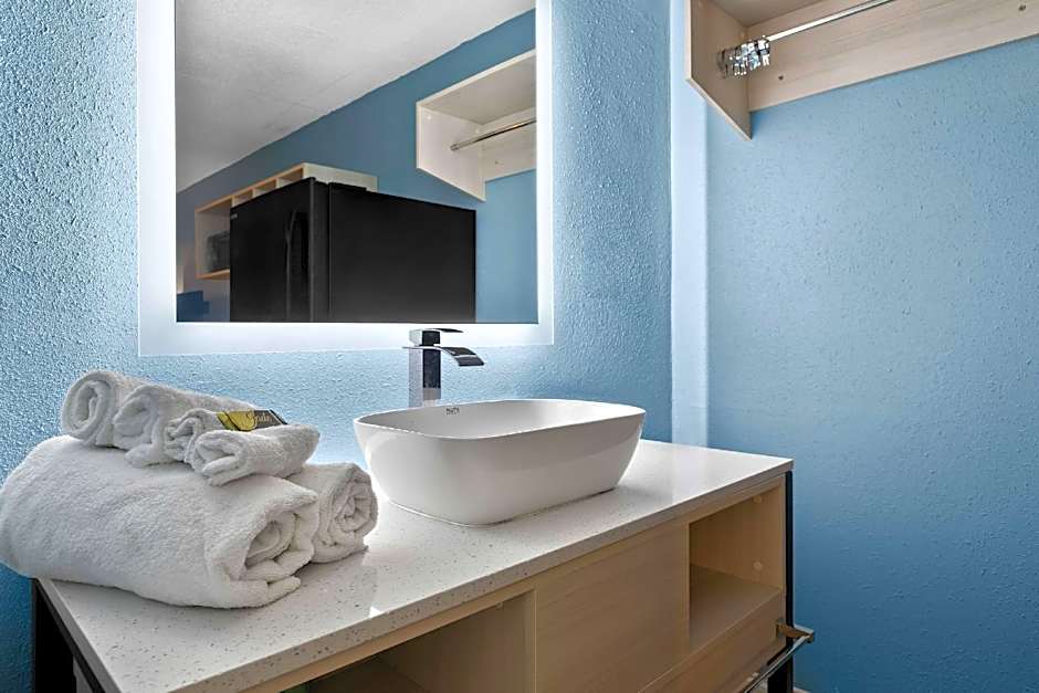 Suburban Studios Brunswick I-95