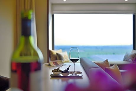 Junior Suite, 1 Bedroom, Smoking (1 King Bed)