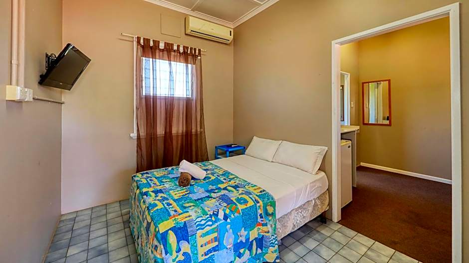Photo 1 of 5 of Triple Room