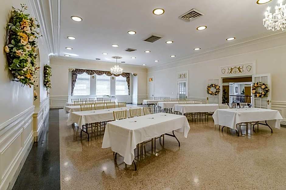 Hotel Bothwell Sedalia Central District, an Ascend Collection Hotel