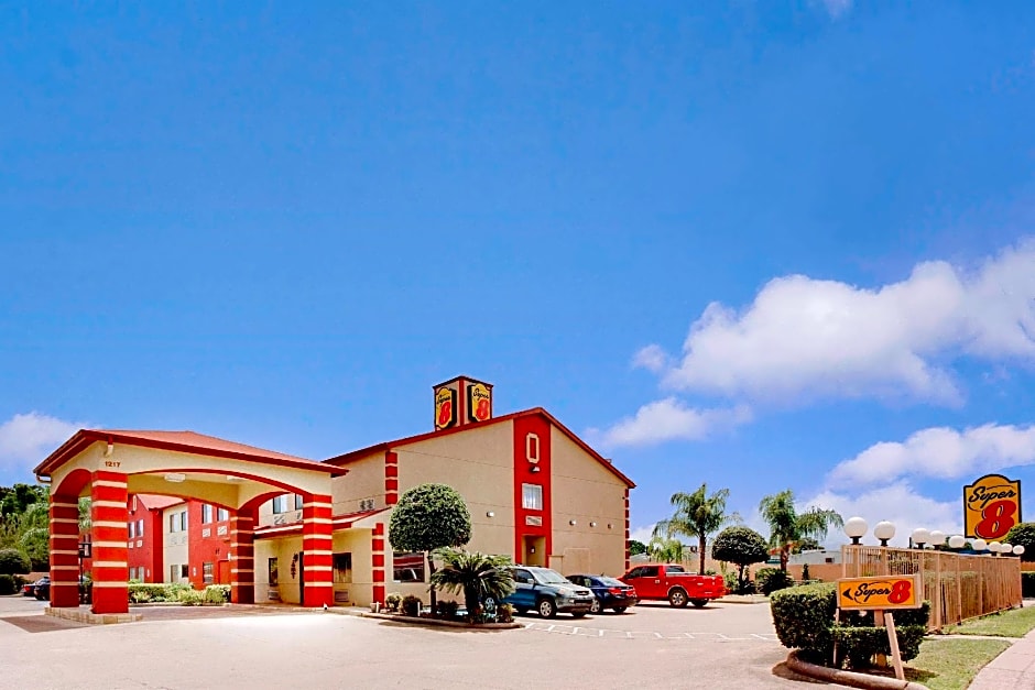 Super 8 by Wyndham Houston/I-10/Federal Road