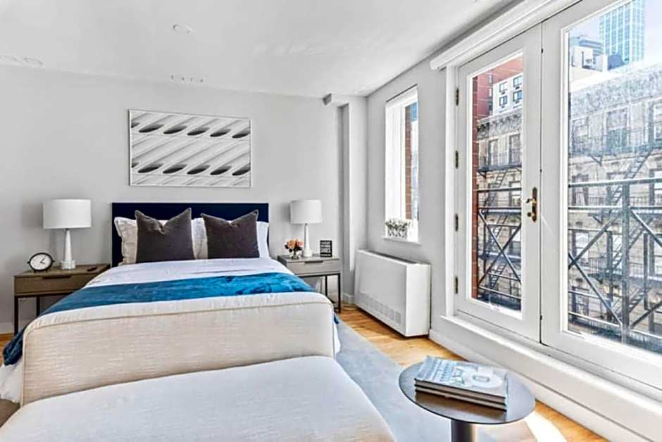 Luxe Studio with Charming Juliet Balcony