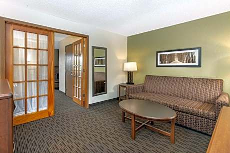 Deluxe Corner King Studio Suite - Non-Smoking