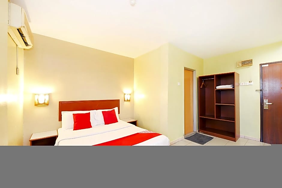 Super OYO 447 Comfort Hotel Meru