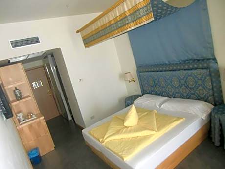 Junior Suite with Terrace and Lake View