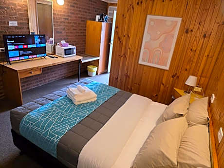 Country Roads Motor Inn