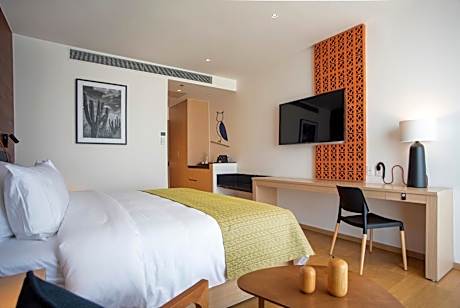 Standard King Room - Mid Floor