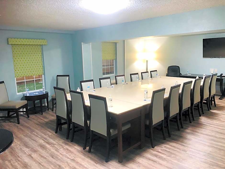 Montgomery Inn & Suites