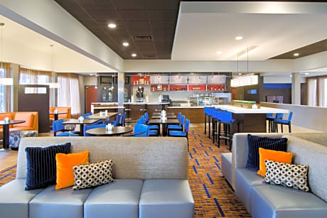 Courtyard St. Louis Westport Plaza