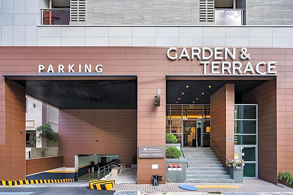 Hound Garden&Terrace Hotel