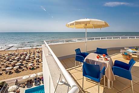 Family Suite with Terrace and Sea View