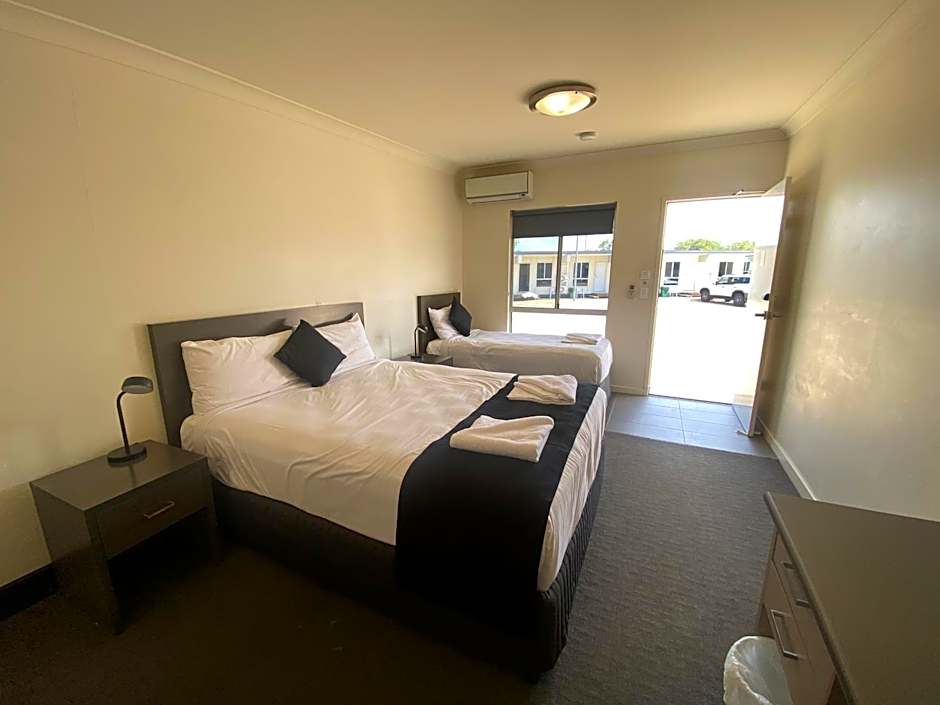 Dooley's Tavern & Motel Springsure