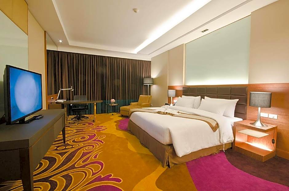 Summit Windmill Golf Suite Hotel at Suvarnabhumi