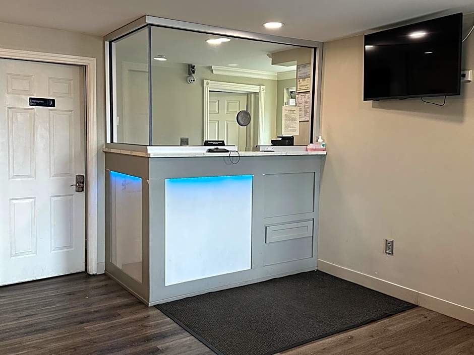 Quarters Inn & Suites