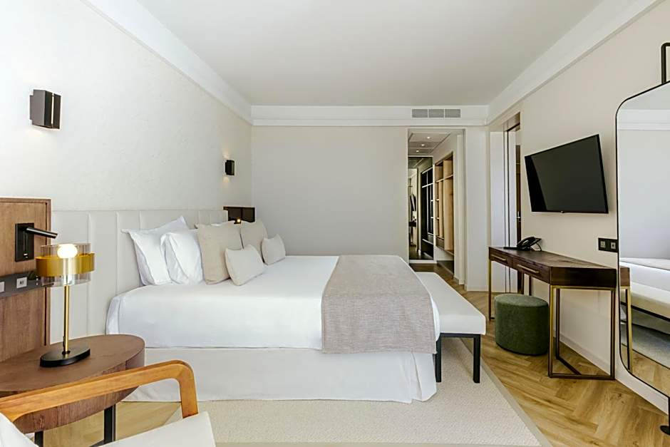 Golden Coast Beach Hotel