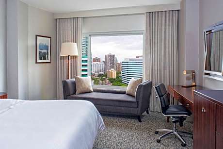 Traditional Room, 1 King Bed (Mobility Accessible, Tub)