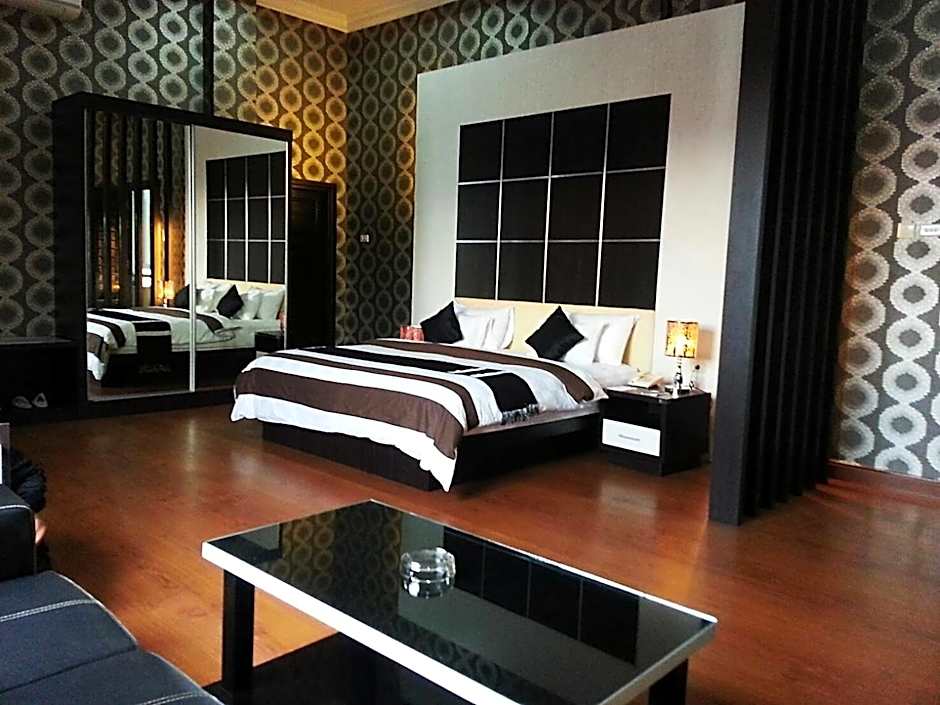 Hotel Harmony In & Karaoke