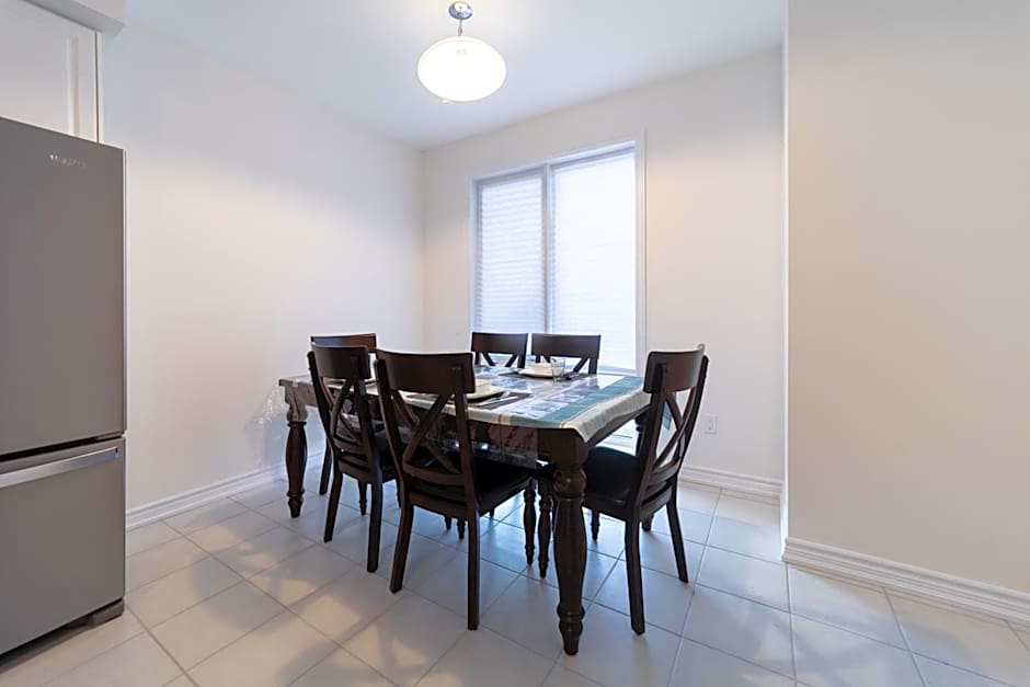 Beautiful New Townhouse in Quiet Neighbourhood