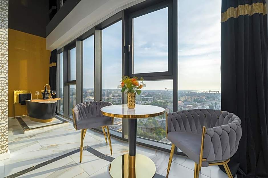 Hanza Tower Original 21st Floor- Sea and City-View