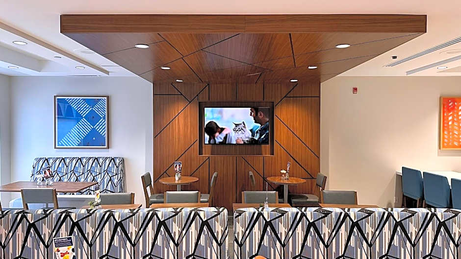 Holiday Inn Express & Suites Ottawa West - Nepean by IHG