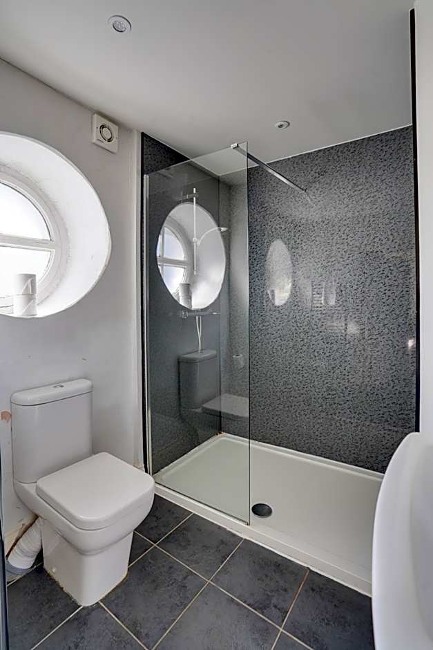 The County Hotel - Self Check-In, Ultra Fast WI-FI, Free Parking, Central Location