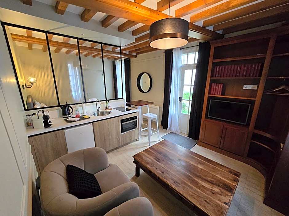 Au Loup Historic Apartments