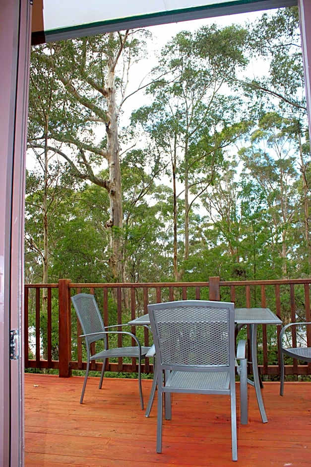 Green Leaves Cabin