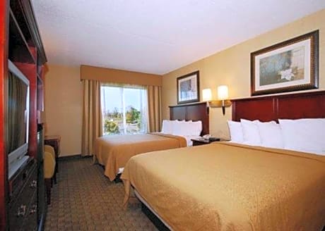 2 Queen Beds, Smoking