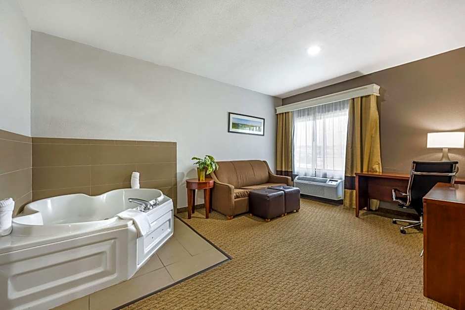 Comfort Suites Omaha East-Council Bluffs