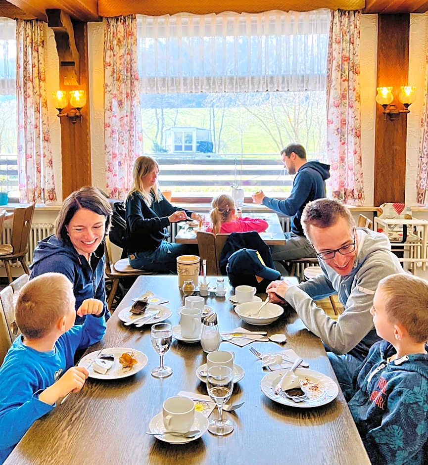 Landhotel Tanneneck - ideal fur Gruppen, Familien und Hunde