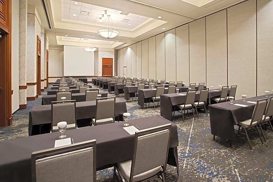 Embassy Suites By Hilton Hotel Tampa-USF/Near Busch Gardens