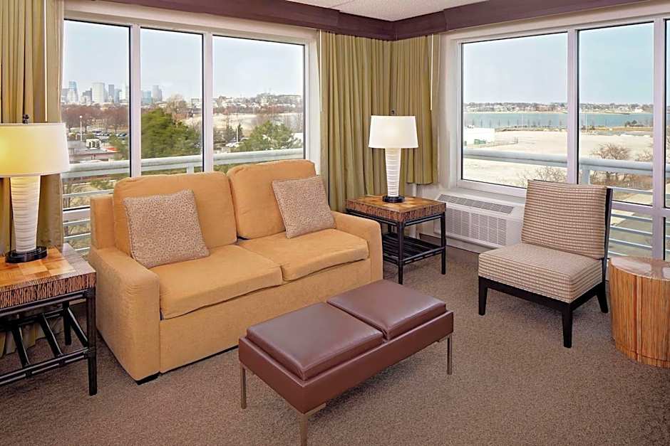 DoubleTree by Hilton Boston Bayside