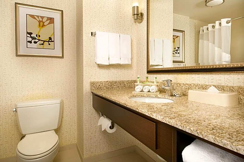 Holiday Inn Express & Suites Alexandria - Fort Belvoir By IHG