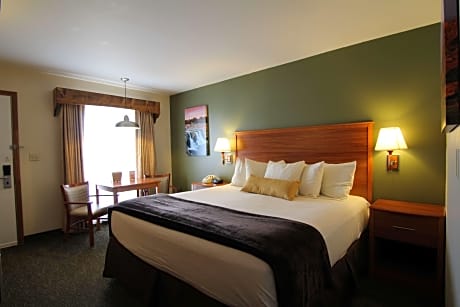 3 Queen Beds Non-Smoking Family Room Sofabed Wi-Fi Continental Breakfast