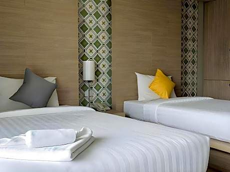 Deluxe Twin Room (Accessible by stairs)