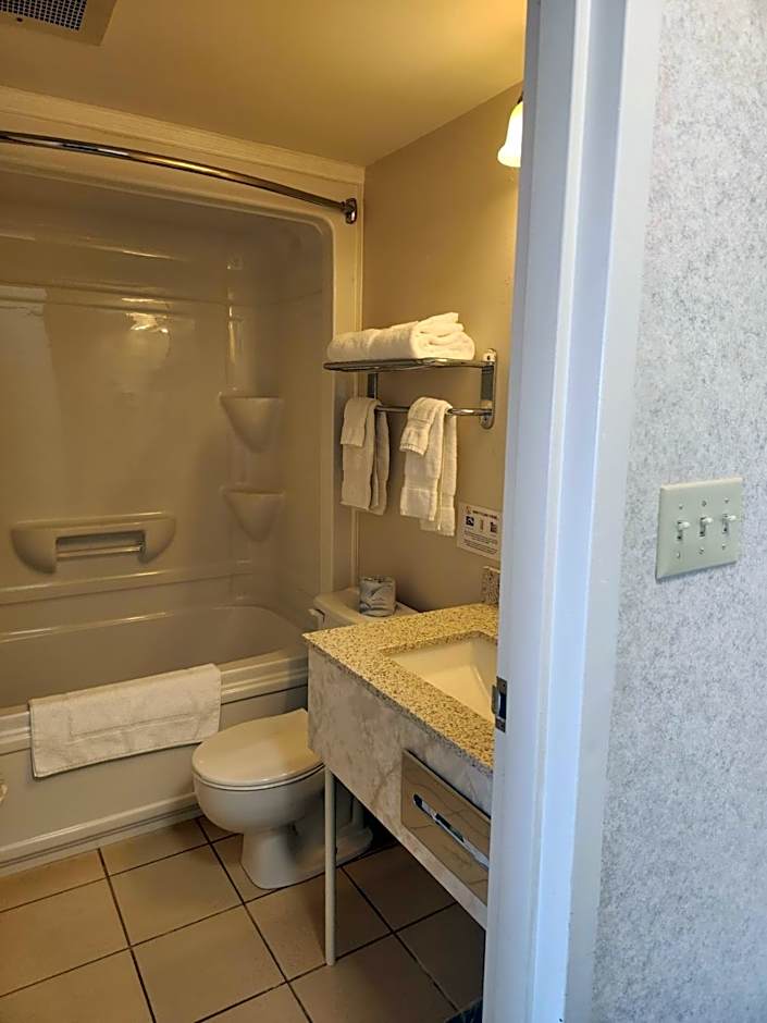 Travelodge by Wyndham Amherst