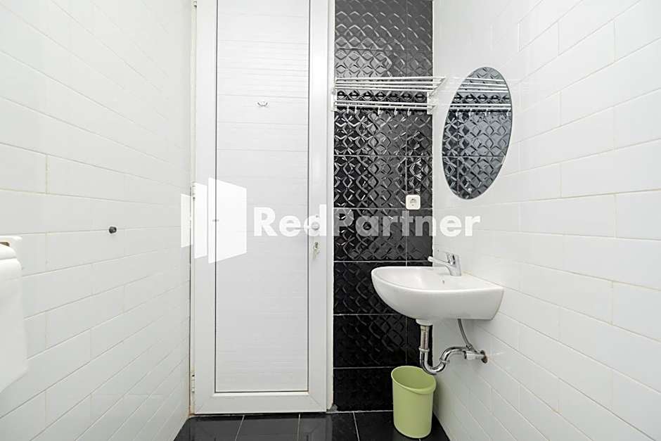 Palm Eight Mitra RedDoorz