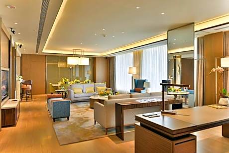 Executive level, Presidential Suite, 1 King, City view, High floor