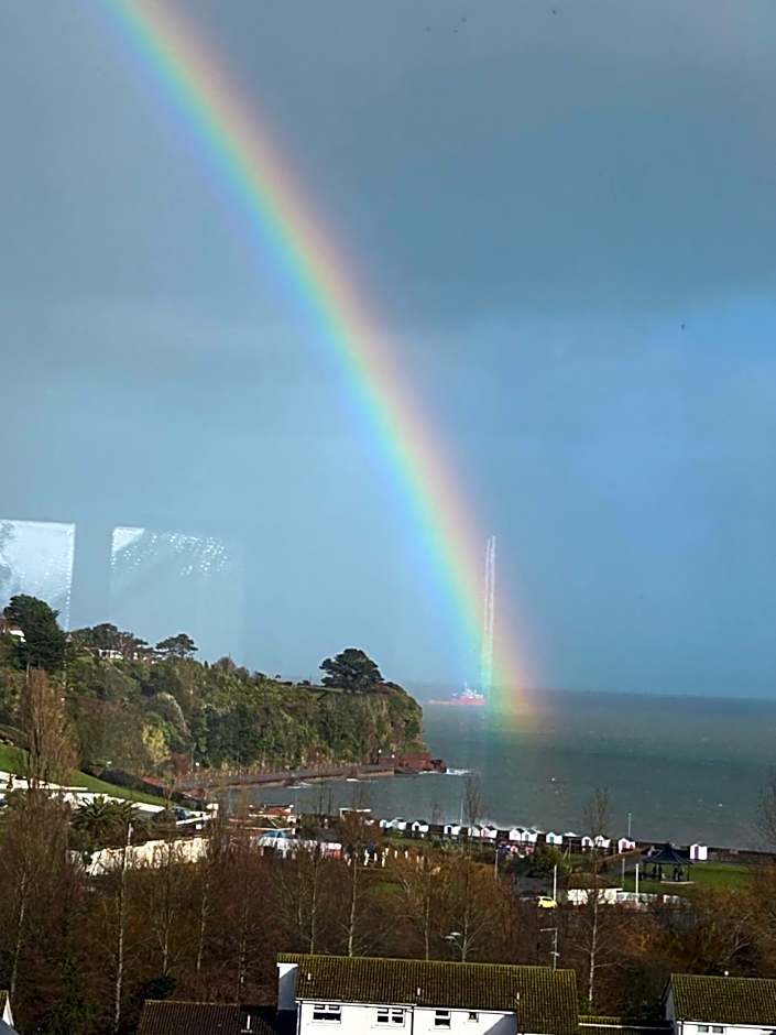 Luxury 3 bedded room with sea peeps and parking