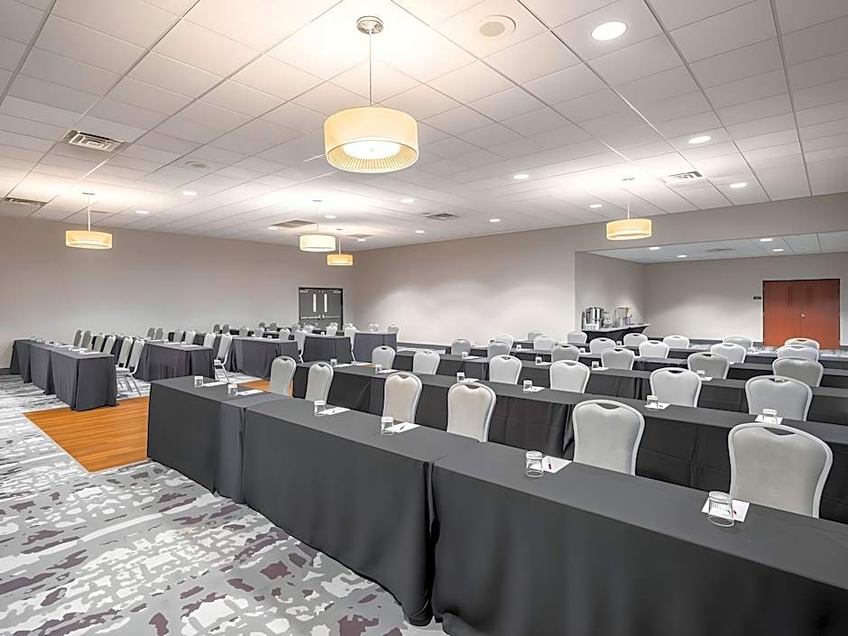 Crowne Plaza Milwaukee South By IHG