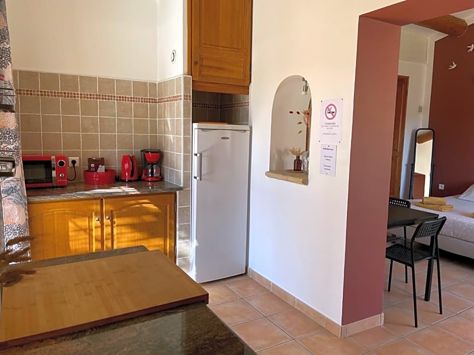 Les Ce Lestins - Studios Inde Pendants – Carpentras, UT