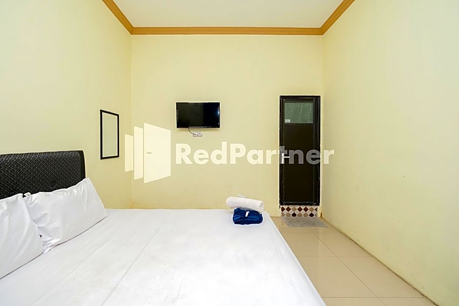 Grand Kencana Guesthouse Syariah near Wisata Bahari Lamongan Mitra RedDoorz