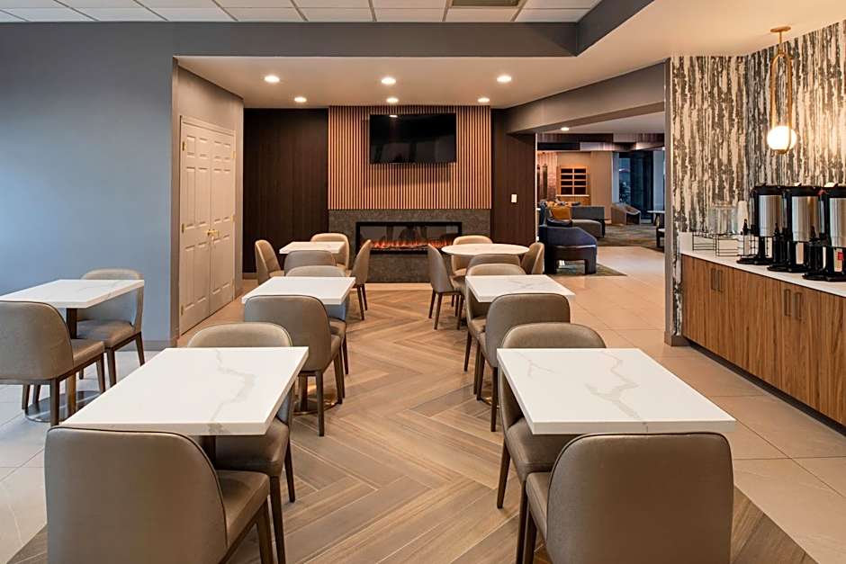 La Quinta Inn & Suites by Wyndham Seattle Sea-Tac Airport