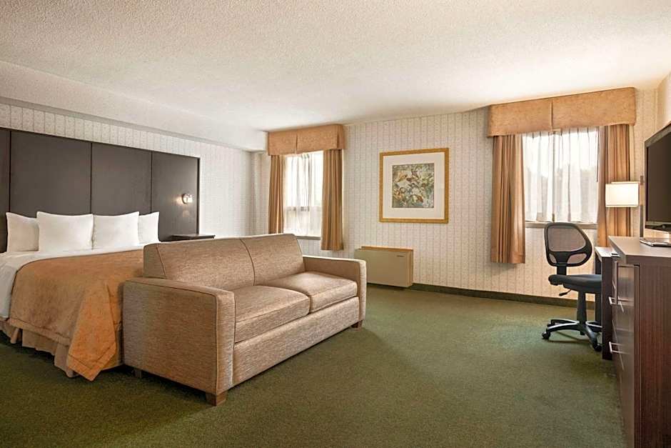 Days Inn & Conference Centre by Wyndham Renfrew