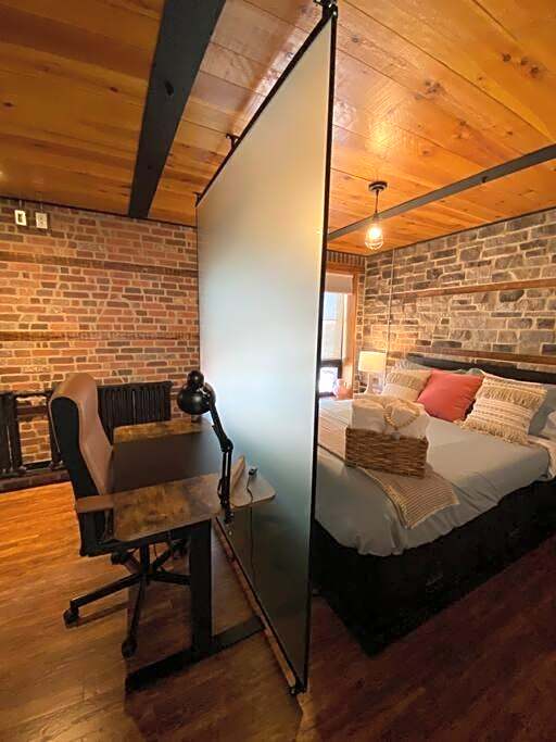 The Lofts #3 - Cozy downtown studio getaway